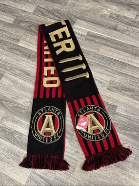NWT MLS Atlanta United knit fringe scarf